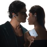 Motorola lancia il razr più vistoso di sempre, con ben 35 cristalli Swarovski